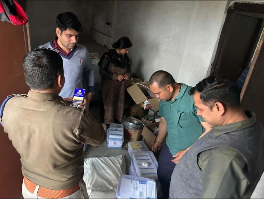 पुलभट्टा में मेडिकल स्टोर से प्रतिबंधित दवाओं का जखीरा बरामद, आरोपी पर कानूनी कार्रवाई शुरू