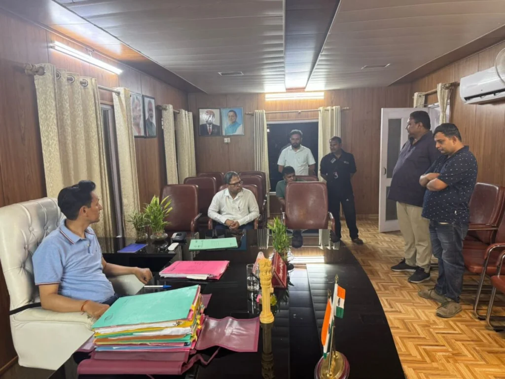 हल्द्वानी में इंडेन कर्मियों की कालाबाजारी का खुलासा, आयुक्त दीपक रावत के आदेश पर एफआईआर