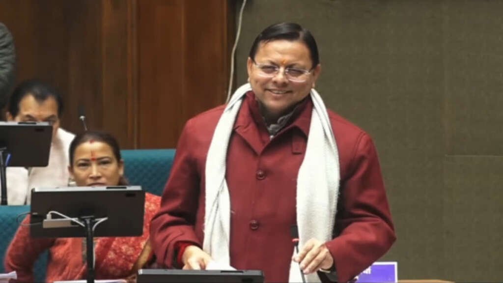 सीएम धामी की चुटकी से सदन में हंसी, विपक्षी विधायक भी नहीं रोक पाए मुस्कान