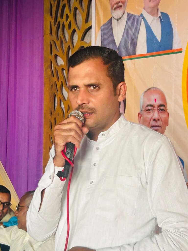 गैस आपूर्ति को लेकर घबराने की जरूरत नहीं, सरकार ने की पूरी व्यवस्था : विजय (रोहित) दुम्का