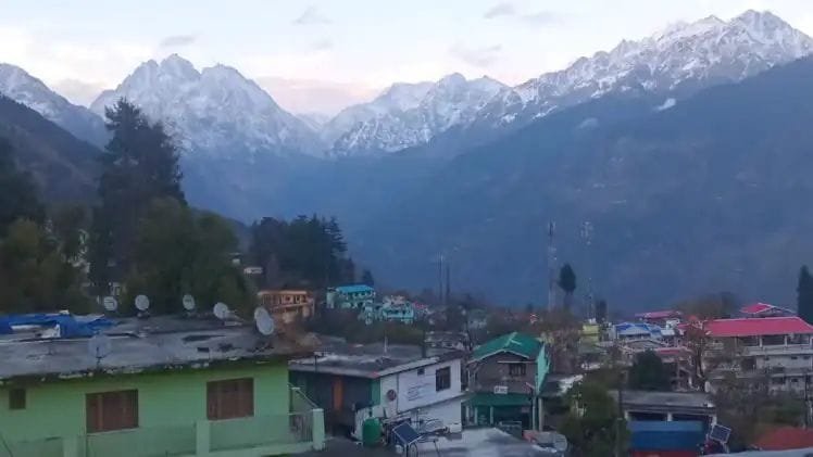 उत्तराखंड में मौसम का कहर: बारिश-बर्फबारी से फिर लौटी ठंड