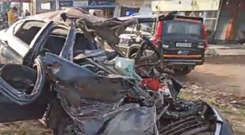 हाईवे पर खौफनाक हादसा: हल्द्वानी के चार युवकों की मौके पर मौत, एक जिंदगी की जंग लड़ रहा है।
