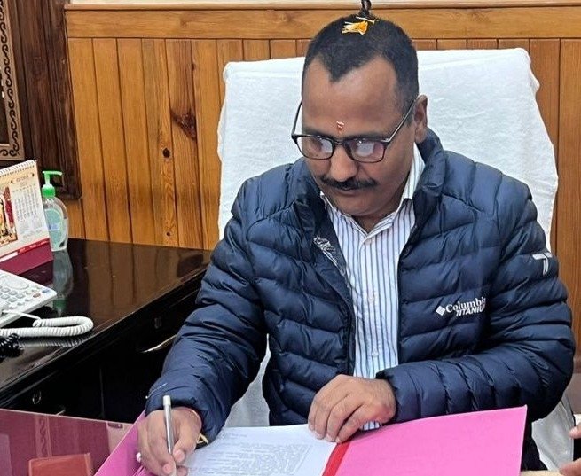 नैनीताल में पट्टा भूमि पर चला प्रशासन का डंडा: कृषि भूमि पर बने होटल को लेकर 0.220 हेक्टेयर जमीन राज्य में निहित