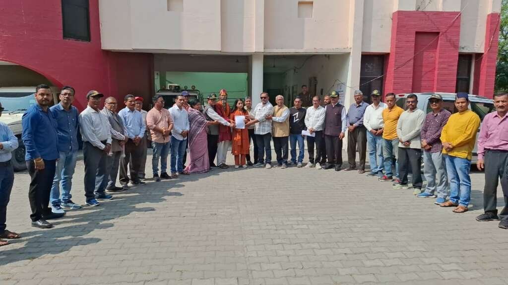 राजस्व ग्राम की अधिसूचना जारी करने की मांग, बिंदुखत्ता वासियों ने उठाई आवाज, लालकुआं तहसील में दिया ज्ञापन