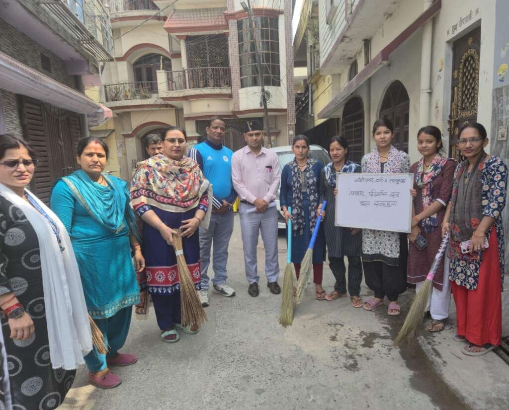 गांधी नगर वार्ड-2 आंगनबाड़ी केंद्र में स्वच्छता पखवाड़ा के तहत कार्यक्रम, नगर पंचायत अध्यक्ष सुरेंद्र सिंह लोटनी ने किया शुभारंभ