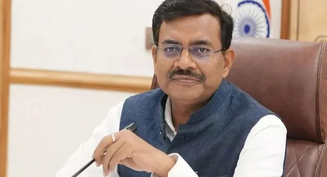 (उत्तराखंड) विकास कार्यों में तेजी के निर्देश, 100% बजट खर्च सुनिश्चित करें विभाग: मुख्य सचिव आनंद बर्द्धन