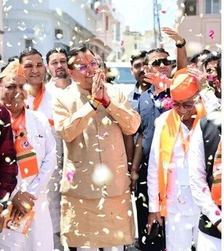 (UTTRAKHAND) रामनगर हनुमान धाम पहुंचे मुख्यमंत्री धामी, प्रदेश की खुशहाली के लिए की पूजा-अर्चना