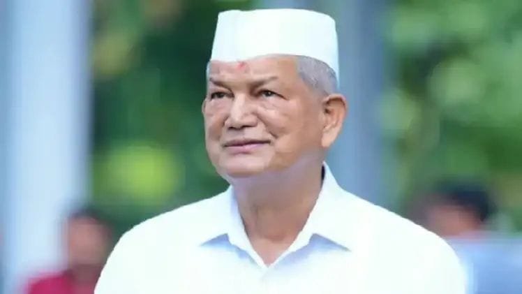 उत्तराखंड पूर्व मुख्यमंत्री हरीश रावत के अवकाश ऐलान से सियासत गर्म, समर्थक हुए आक्रामक