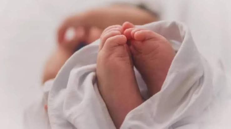 यहां रेलवे ट्रैक किनारे थैले में मिला नवजात का शव, इलाके में सनसनी