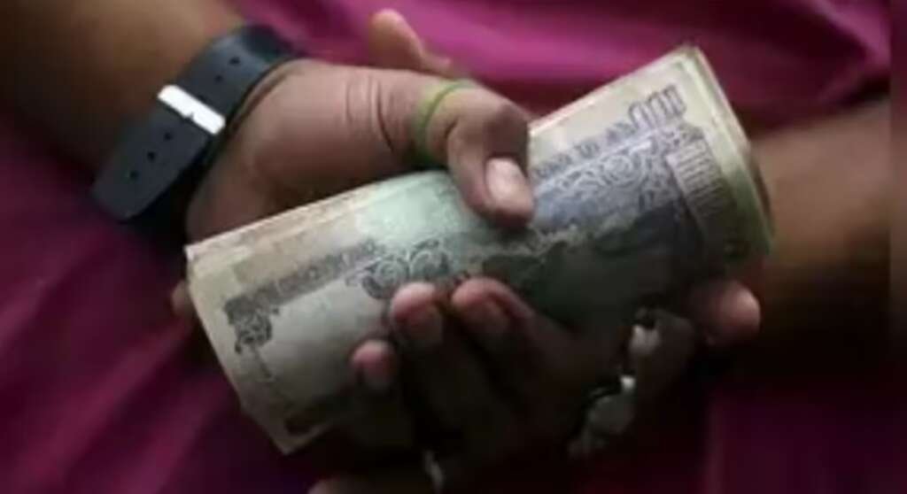 (बड़ी खबर) यहां रिश्वत लेते रंगे हाथों धरा गया उद्यान निरीक्षक, 12 हजार की डील में फंसा अधिकारी