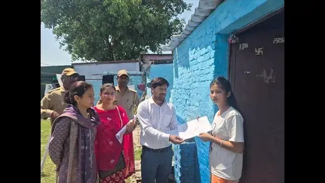 यहां नोटिस चस्पा, 15 दिन की मोहलत, नहीं हटे तो चलेगा बुलडोजर