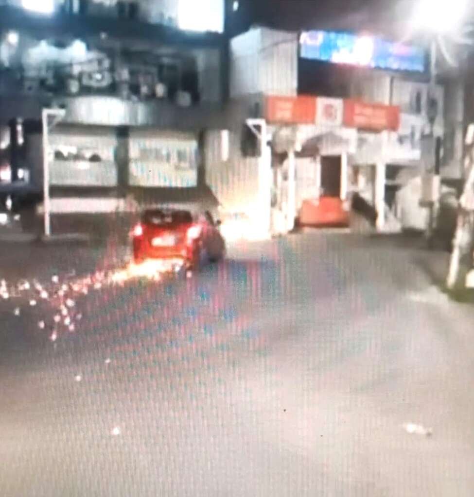 रुद्रपुर में ‘रेड कार टेरर’: टक्कर, घसीटना और फिर फरार—शहर में सनसनी: देखे वायरल वीडियो