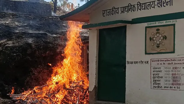 (UTTRAKHAND) जंगल की आग स्कूल तक पहुंची, ग्रामीणों की मशक्कत से टला बड़ा हादसा