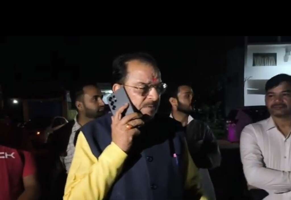लालकुआँ-हल्दूचौड़ स्ट्रीट लाइट बंद तो फोन पर ‘लाल’ हुए सांसद अजय भट्ट,एनएचएआई को मिली ऑन द स्पॉट फटकार – देखे वीडियो