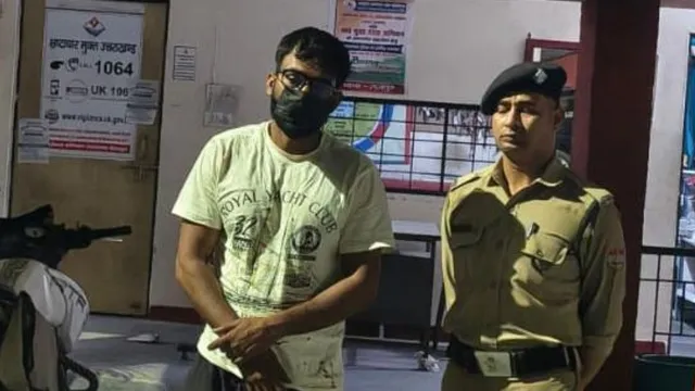 शराब के नशे में बीच सड़क पर हंगामा, “ऑपरेशन प्रहार” में युवक गिरफ्तार