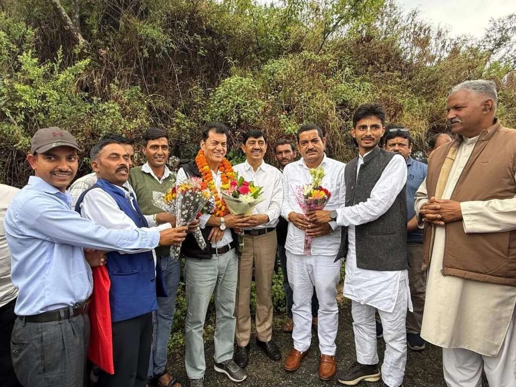 दुग्ध उत्पादकों का सम्मान, अध्यक्ष मुकेश बोरा बोले- दुग्ध सहकारिता ग्रामीण अर्थव्यवस्था की मजबूत रीढ़