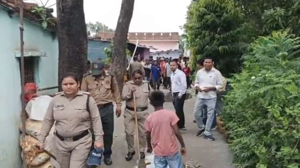 (पंतनगर) पहले बसाओ, फिर हटाओ’ :अतिक्रमण हटाने पहुंची टीम को लोगों ने घेरा, विधायक बेहड़ के विरोध पर लौटे अधिकारी