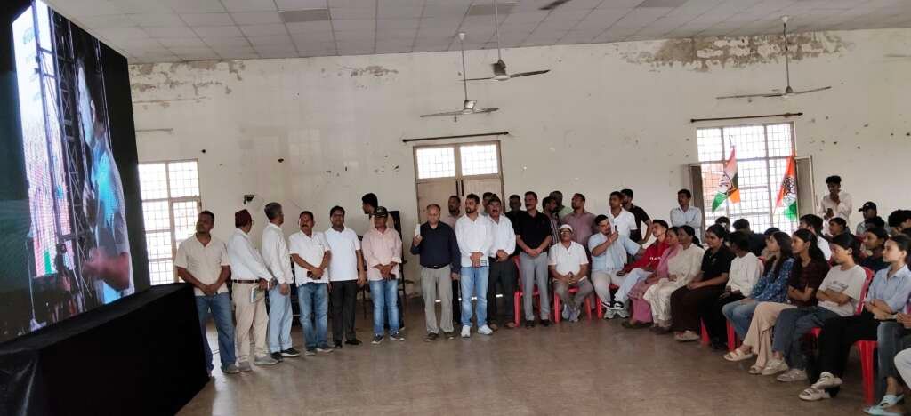 (लालकुआं) नीट पर बवाल : परीक्षाओ पर हो रही अनियमितताओ पर कोंग्रेस का डिजिटल संवाद कार्यक्रम, कोंग्रेस के मंच से युवाओं ने रखी बेबाक राय