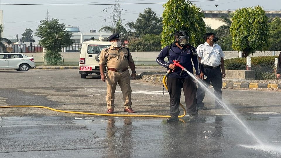 रुद्रपुर में सुबह सुबह अमोनिया गैस का रिसाव, सिडकुल चौराहे पर मची अफरा-तफरी ; दमकल, पुलिस और एसडीआरएफ ने संभाला मोर्चा