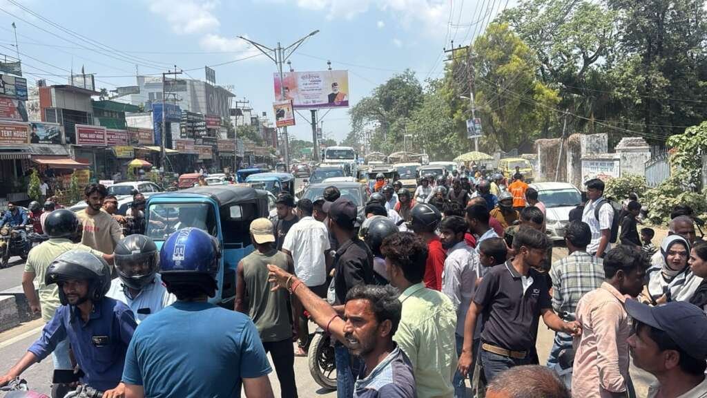 लालपुर सड़क पर मौत का तांडव : सिटी बस ने 6 लोगो को कुचला, घायलों को तड़पता छोड़ देखते रहे लोग, बस चालक को पड़ा था दौरा?
