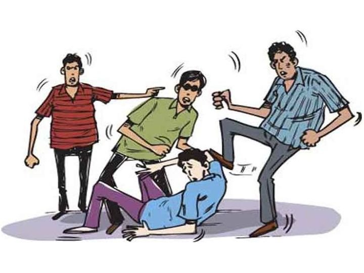 SIR ड्यूटी में बवाल : फार्म भरवाने पहुँचे बीएलओ पर टूट पड़े दो युवक, महिलाओं ने बचाई बीएलओ की जान