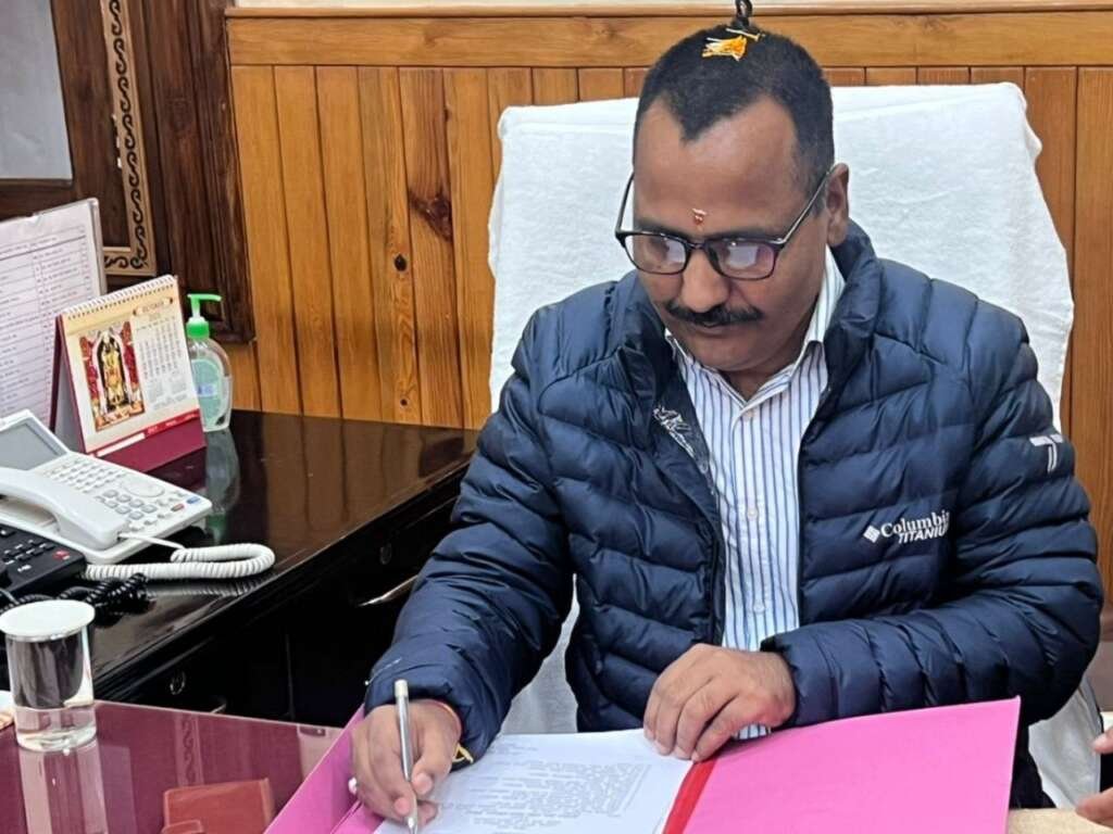 हल्द्वानी (बड़ी खबर) हजारों अभिभावकों को बड़ी राहत, निजी स्कूलों की मनमानी फीस पर डीएम ललित मोहन रयाल सख्त