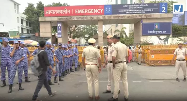 21वें दिन अस्पताल पहुंचे सोनम वांगचुक : पुलिस बढ़ाई सुरक्षा , पत्नी बोलीं— परिवार की अनुमति के बिना कोई इलाज न किया जाए