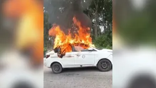 (उत्तराखंड) हाईवे पर चलते-चलते धधकी कार, चालक की सूझबूझ से टला बड़ा हादसा