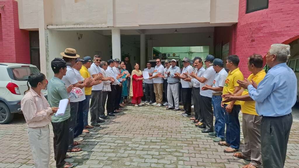 वन अधिकार समिति का ज्ञापन, बिंदुखत्ता को तत्काल राजस्व ग्राम घोषित करने की उठाई मांग (देखे वीडियो)