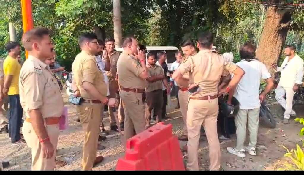 लालकुआं-बरेली पैसेंजर की टक्कर से दो युवकों की जान गई, घटनास्थल पर बहुत देर तक रुकी ट्रेन