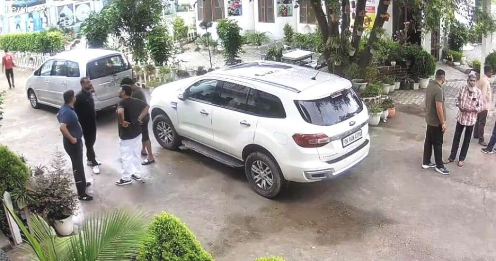 Haldwani कॉलेज में जबरन घुसकर मारपीट व धमकी देने का आरोप, मुख्यमंत्री से उच्चस्तरीय जांच की मांग (देखे वीडियो)