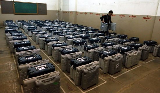 विधानसभा चुनाव 2027 से पहले नैनीताल में बढ़ा ईवीएम का जखीरा, हल्द्वानी वेयरहाउस में कड़ी सुरक्षा के बीच रखी गईं मशीनें