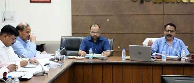 निजी स्कूलों की मनमानी फीस पर प्रशासन की नजर, छह सदस्यीय समिति करेगी जांच