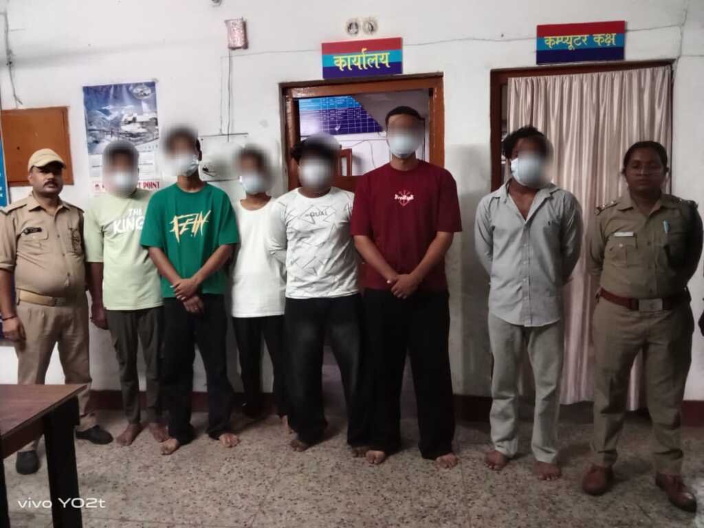 हल्द्वानी अराजक तत्वों ने सड़क को बनाया अखाड़ा, पुलिस ने पहुंचकर बिगाड़ा खेल; 6 गिरफ्तार