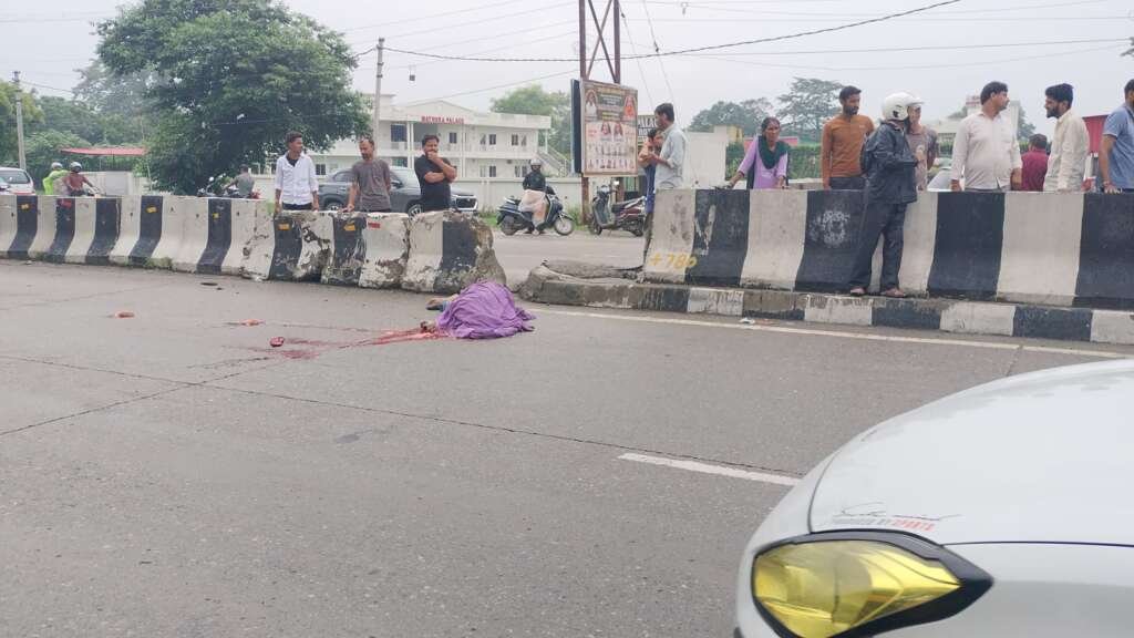 ब्रेकिंग हल्दूचौड़ चौराहे पर डंपर की चपेट में आया स्कूटी सवार, बेरी पड़ाव गाँव के इस युवक की मौत मचा कोहराम