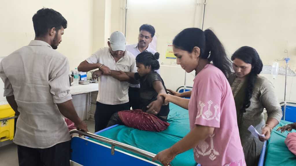 लालकुआं में पति ने पत्नी को लाठी-डंडों से पीटा, फिर महिला ने खाया जहरीला पदार्थ; पति फरार