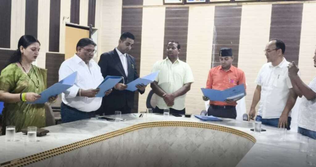 लालकुआं नगर पंचायत में शपथ ग्रहण समारोह, तीन नामित सभासदों ने संभाली जिम्मेदारी