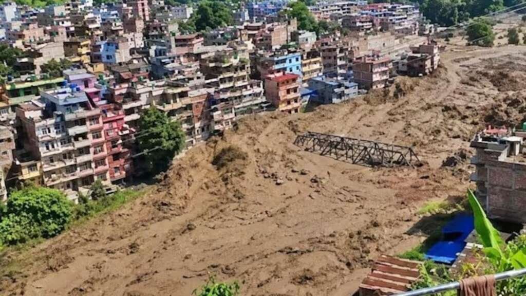 नेपाल की भीषण बाढ़ से हाहाकार : लगभग 133 भारतीय लापता, उत्तराखंड सरकार ने खोले मदद के रास्ते