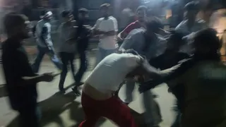 पुरानी रंजिश को लेकर मेले में बवाल, युवक पर लाठी-डंडों और धारदार हथियार से हमला