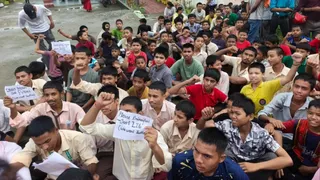 खटीमा ‘जनरेशन अल्फा’ का हल्लाबोल : खराब खाना-दूषित पानी के खिलाफ धरने पर बैठे छात्र, CM धामी ने हटाई प्रधानाचार्य