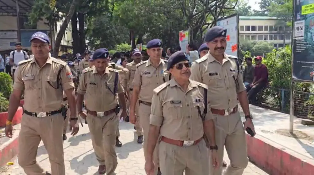 हल्द्वानी छात्रसंघ चुनाव में अराजकता पर पुलिस का शिकंजा, MBPG कॉलेज में आई-कार्ड चेकिंग और बाहरी लोगों पर नजर