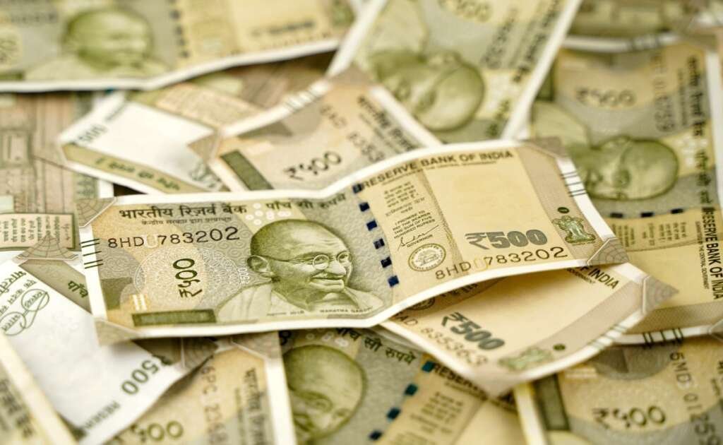 कक्षा आठ के छात्र ने घर से थोड़े-थोड़े कर चुराए साढ़े चार लाख रुपये, दोस्तों में बांटे; महंगा मोबाइल खरीदने पर खुला मामला