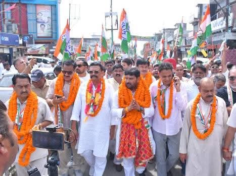 किच्छा की सियासत में गरमाया मुकाबला, राजेश प्रताप सिंह के नामांकन में उमड़ा कांग्रेस का हुजूम; संदीप अरोड़ा भी मैदान में