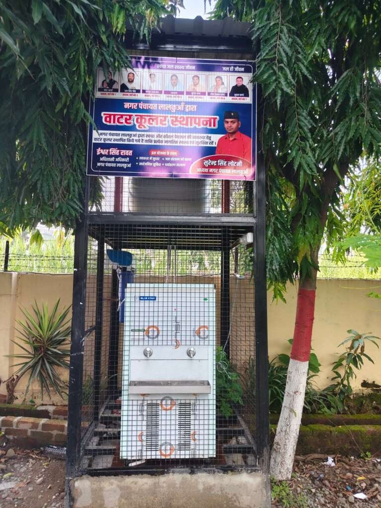 लालकुआं विधानसभा के  कॉलेज के छात्रों की प्यास बुझाने आगे आए पूर्व सैनिक व नगर पंचायत अध्यक्ष सुरेन्द्र सिंह लोटनी एव उनकी टीम , हल्दूचौड़ LBS डिग्री कॉलेज को मिला वाटर कूलर
