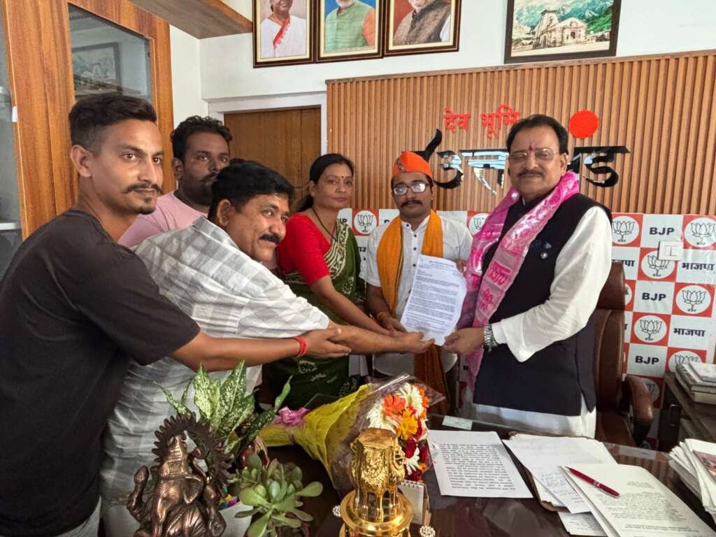 हाईवे की बदहाली पर सांसद अजय भट्ट सख्त, एनएच अधिकारियों को लगाई फटकार