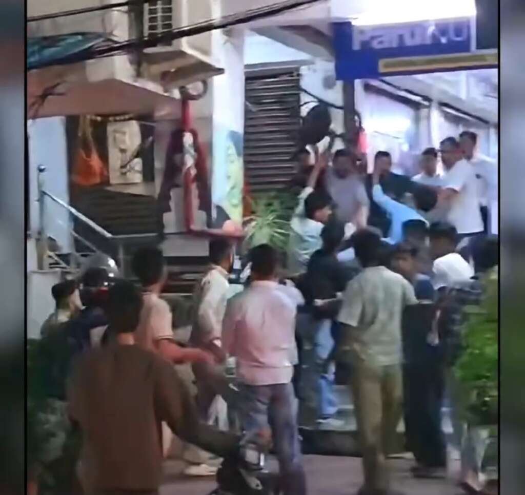 हल्द्वानी छात्रसंघ चुनाव की रंजिश में भिड़े दो गुट :पनचक्की से जगदंबा नगर तक मचा हंगामा, छात्र गुटों की भिड़ंत में पांच लोग घायल ( देखे वीडियो)